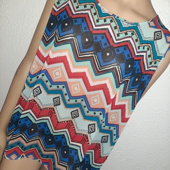 Rouge collection 2X sleeveless blue shirt w design - Picture 5 of 9